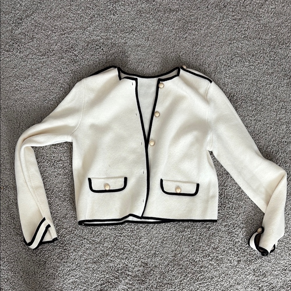 Classic White Cropped Contrast-Trim Blazer